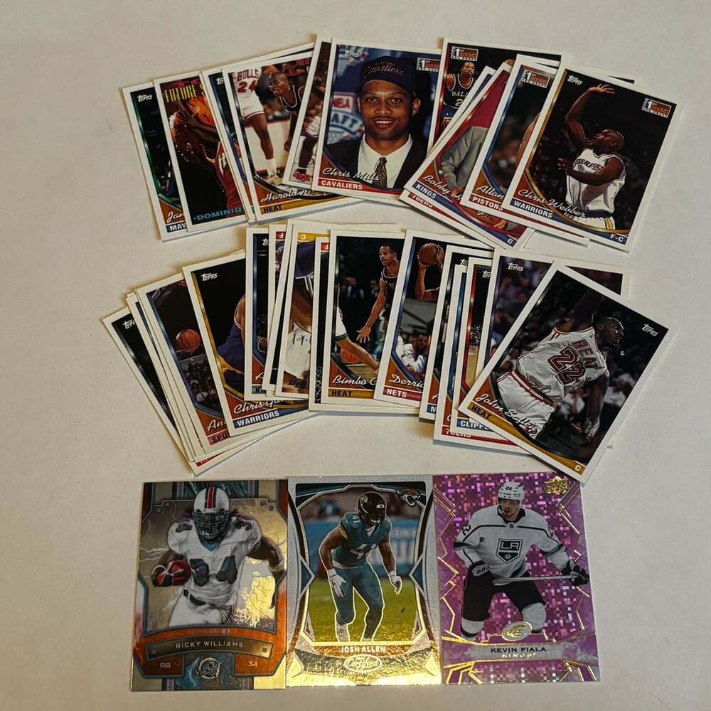 Mixed lot of 33 Sports Cards including Ricky Williams